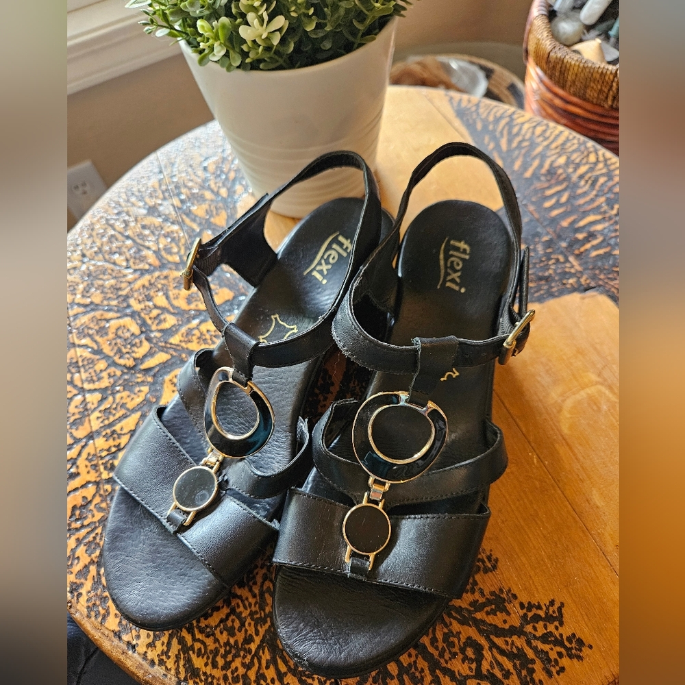 Flexi black sandals